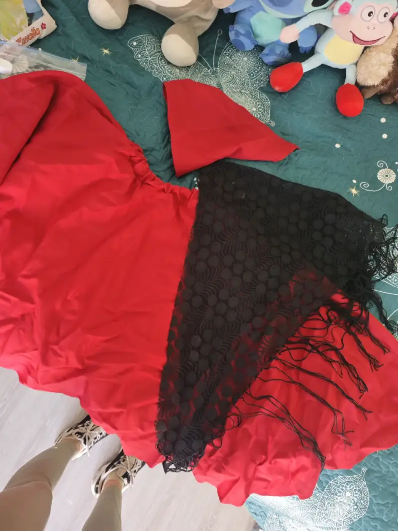 Traje típico de trote rojo con mantilla