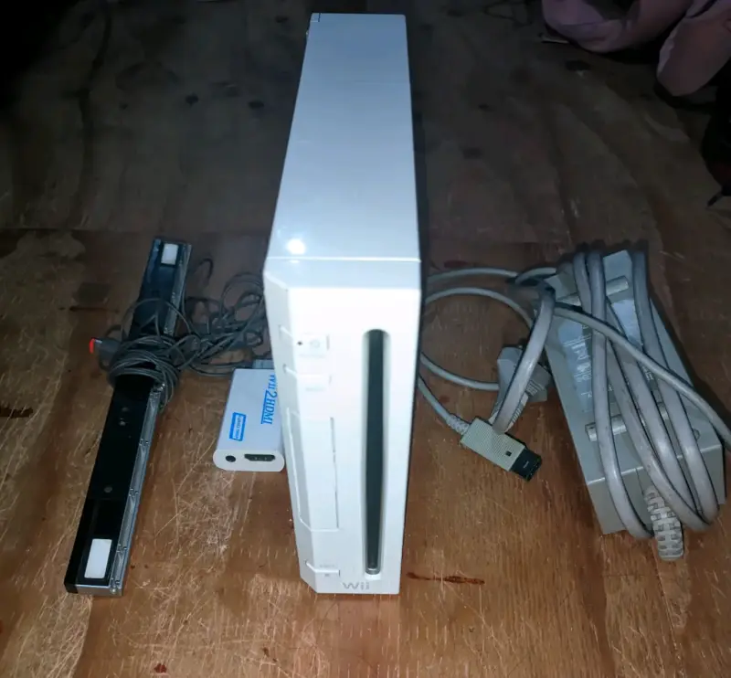 Consola Nintendo Wii con controles y accesorios - 2
