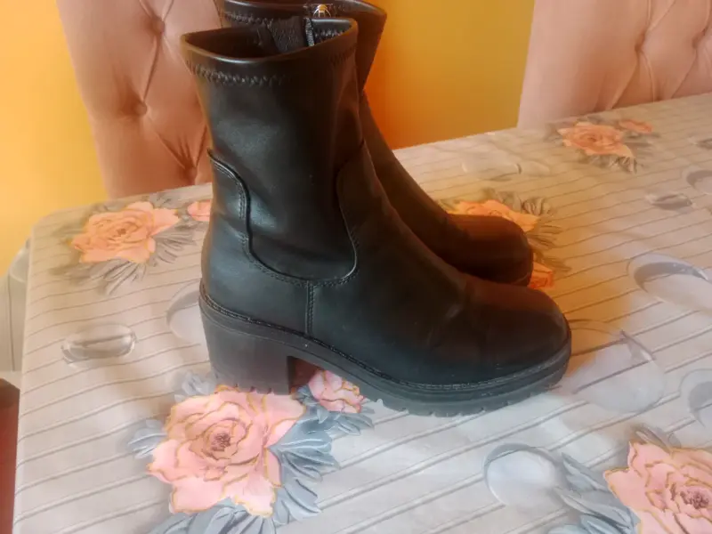 Botines de cuero negro con tacón - 2