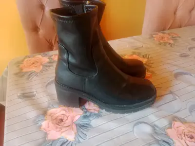 Botines de cuero negro con tacón - miniatura 2