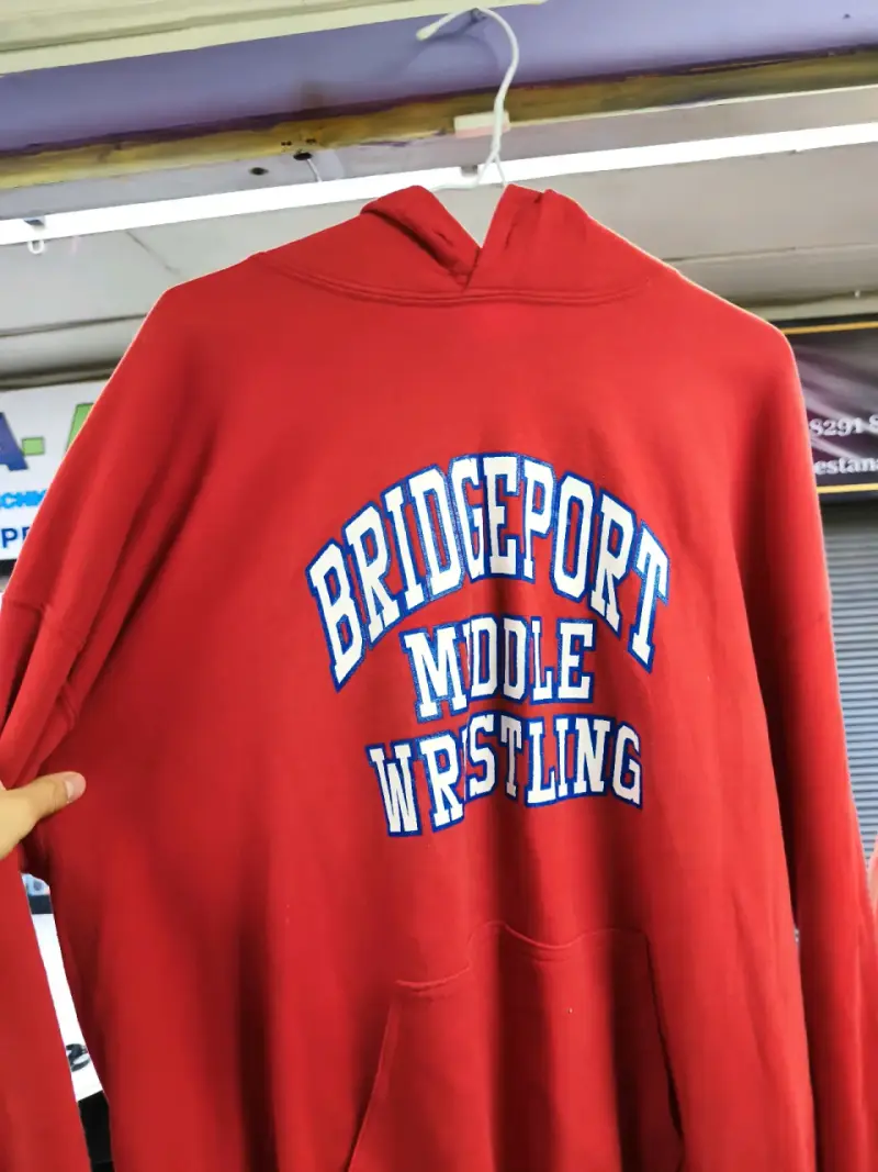 Polerón rojo con capucha Bridgeport Wrestling - 1
