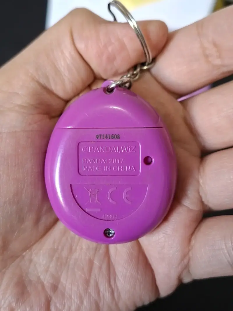 Tamagotchi Bandai 2017 con llavero y peluche - 3