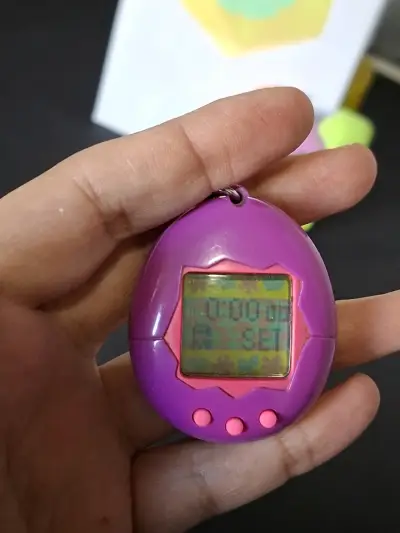 Tamagotchi Bandai 2017 con llavero y peluche - miniatura 4