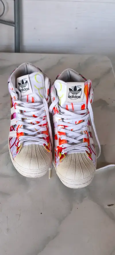 Zapatillas Adidas de caña alta con diseño colorido - miniatura 3