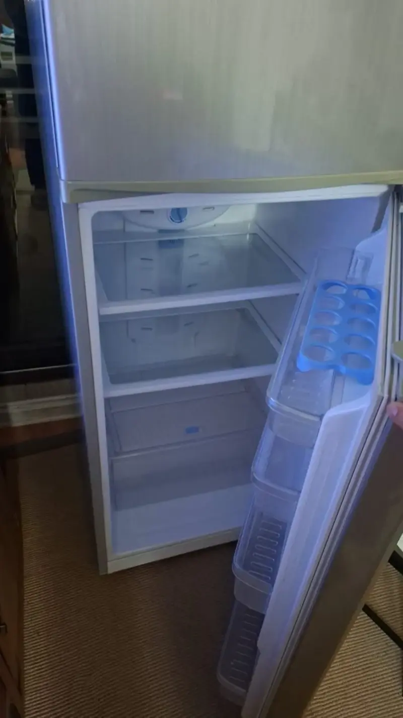Refrigerador Samsung de dos puertas en buen estado - 3