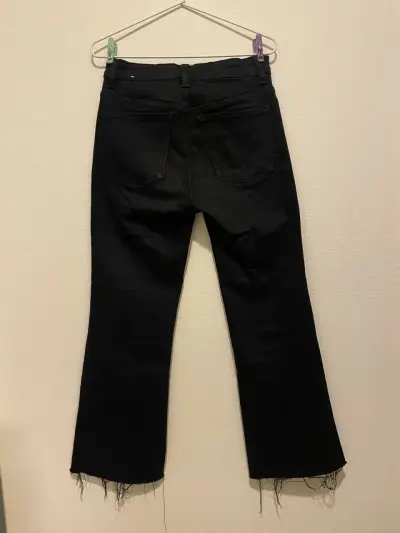 Jeans crop flare negros mango - miniatura 3