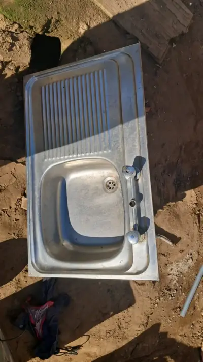 Lavaplatos de acero inoxidable con grifo - miniatura 1