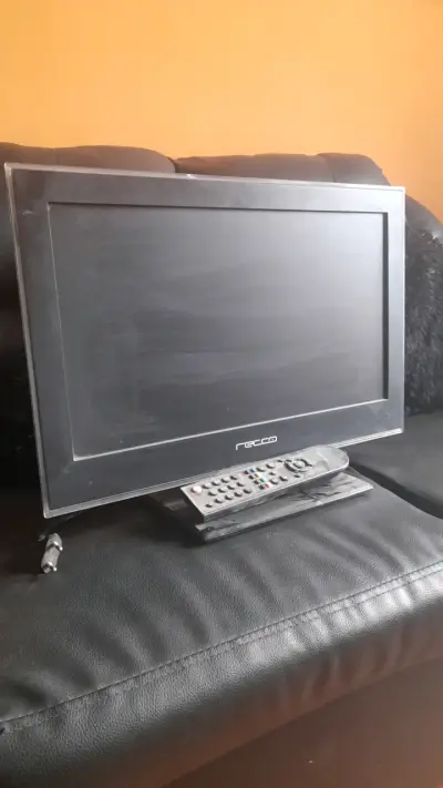 Televisor Recco LED-1920 con control remoto - miniatura 1