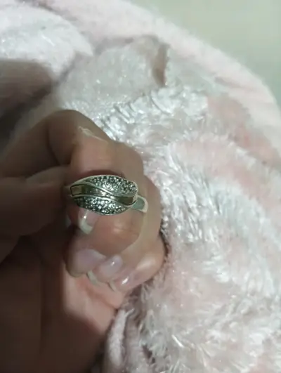 Anillo de plata con diseño de hojas - miniatura 1
