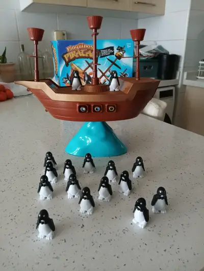 Juego de mesa Pingüinos Piratas para niños - miniatura 3
