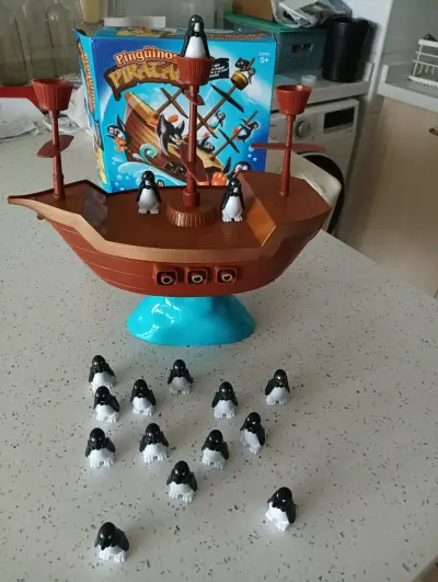 Juego de mesa Pingüinos Piratas para niños - miniatura 4