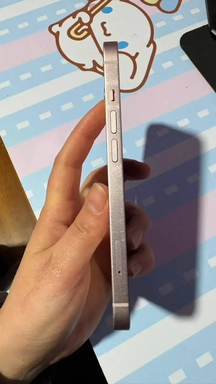 iPhone 13 en buen estado color rosa - 4