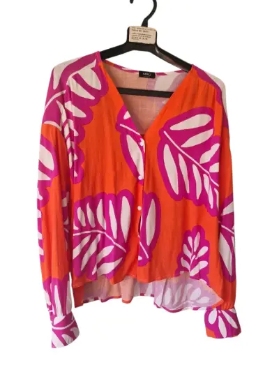 Blusa estampada tropical MRU en tonos vibrantes - miniatura 1