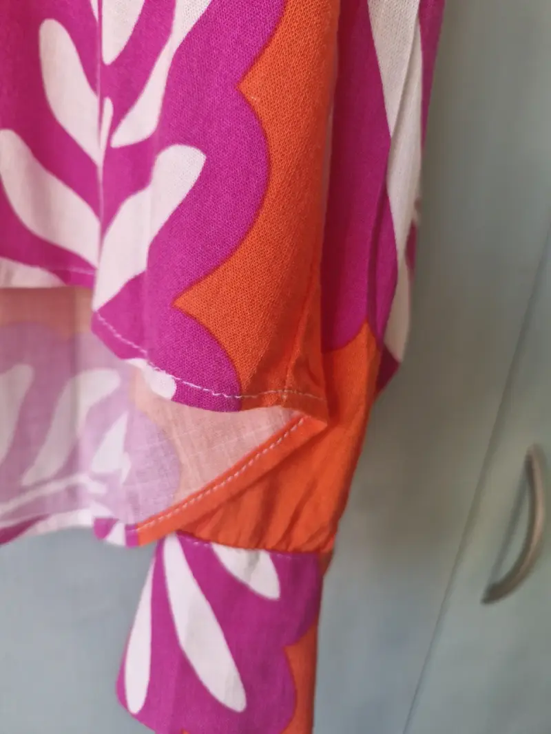 Blusa estampada tropical MRU en tonos vibrantes - 2