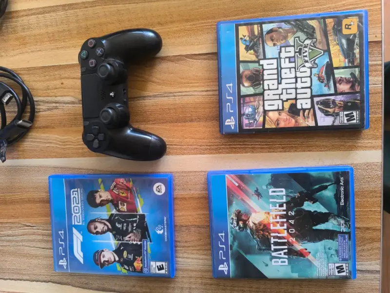 Consola PS4 con juegos y control - 2