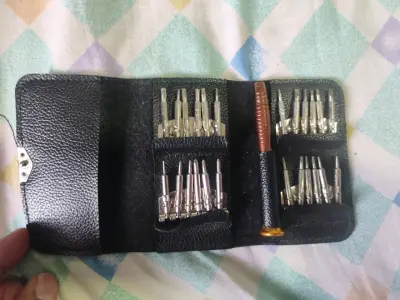 Set de destornilladores de precisión en estuche negro - miniatura 2