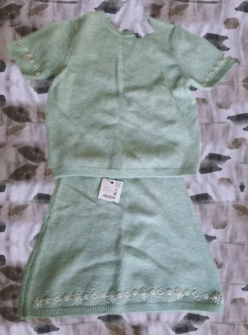 Conjunto de Niña Verde con Detalles de Perlas Zara