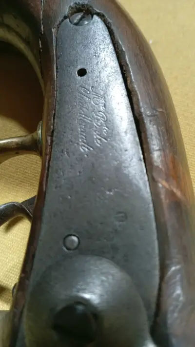 Pistola antigua de chispa con detalles en metal - miniatura 5