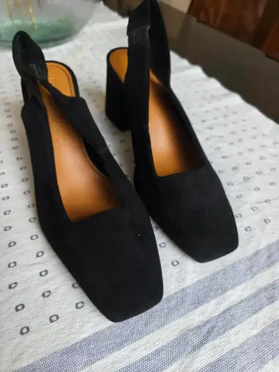 Zapatos de tacón negro de gamuza - miniatura 1