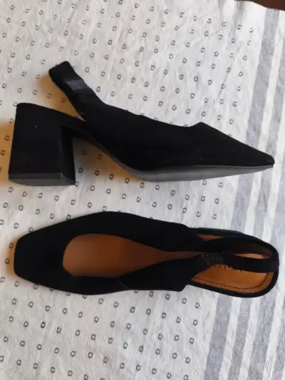 Zapatos de tacón negro de gamuza - miniatura 2