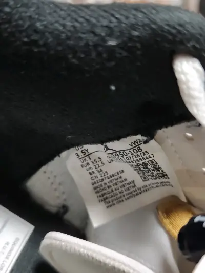 Zapatillas deportivas blancas y negras para niños - miniatura 1