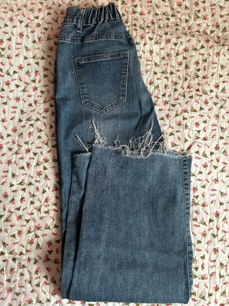 Jeans de mezclilla desgastados para mujer - 2