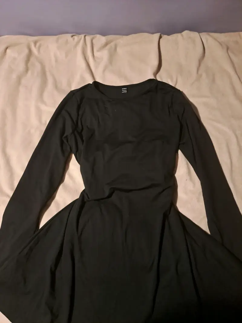 Vestido corto negro con mangas largas - 3