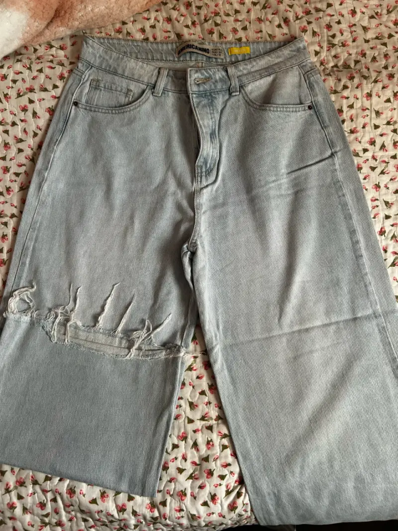 Jeans Americanino con diseño rasgado