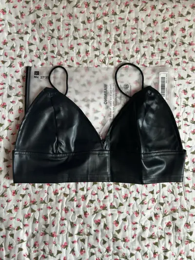 Top de cuero sintético negro para mujer - miniatura 1