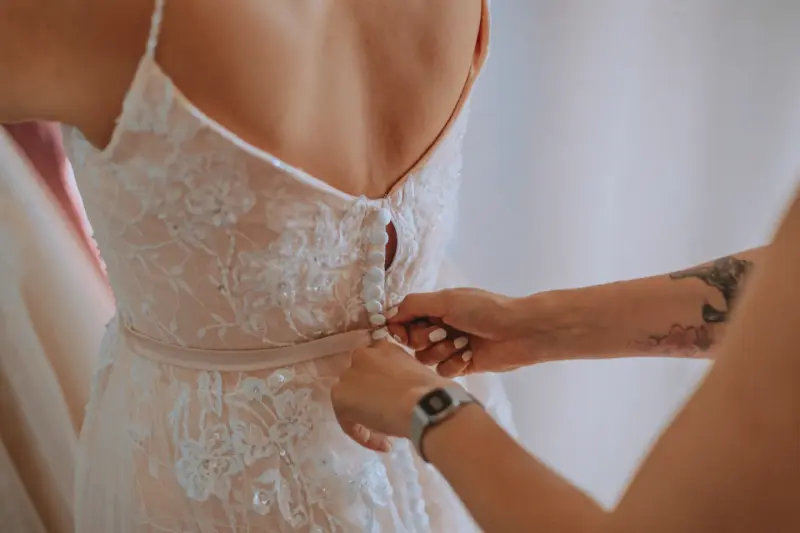 Vestido de novia color marfil con encaje floral - 6