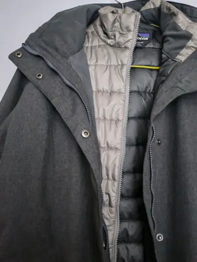 Abrigo impermeable con capucha Patagonia gris - miniatura 2