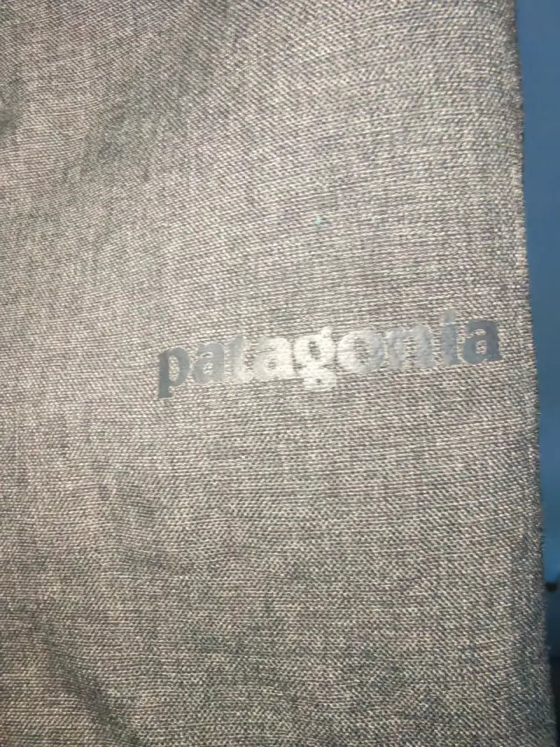Abrigo impermeable con capucha Patagonia gris - 6