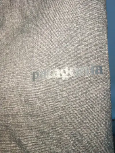 Abrigo impermeable con capucha Patagonia gris - miniatura 6