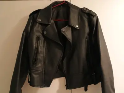Chaqueta de cuero negra estilo motociclista - miniatura 1