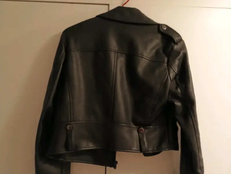 Chaqueta de cuero negra estilo motociclista - 2