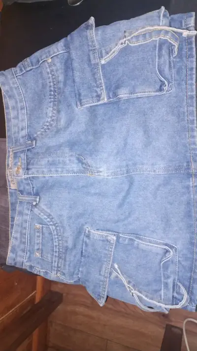 Shorts de mezclilla con bolsillos cargo - miniatura 1