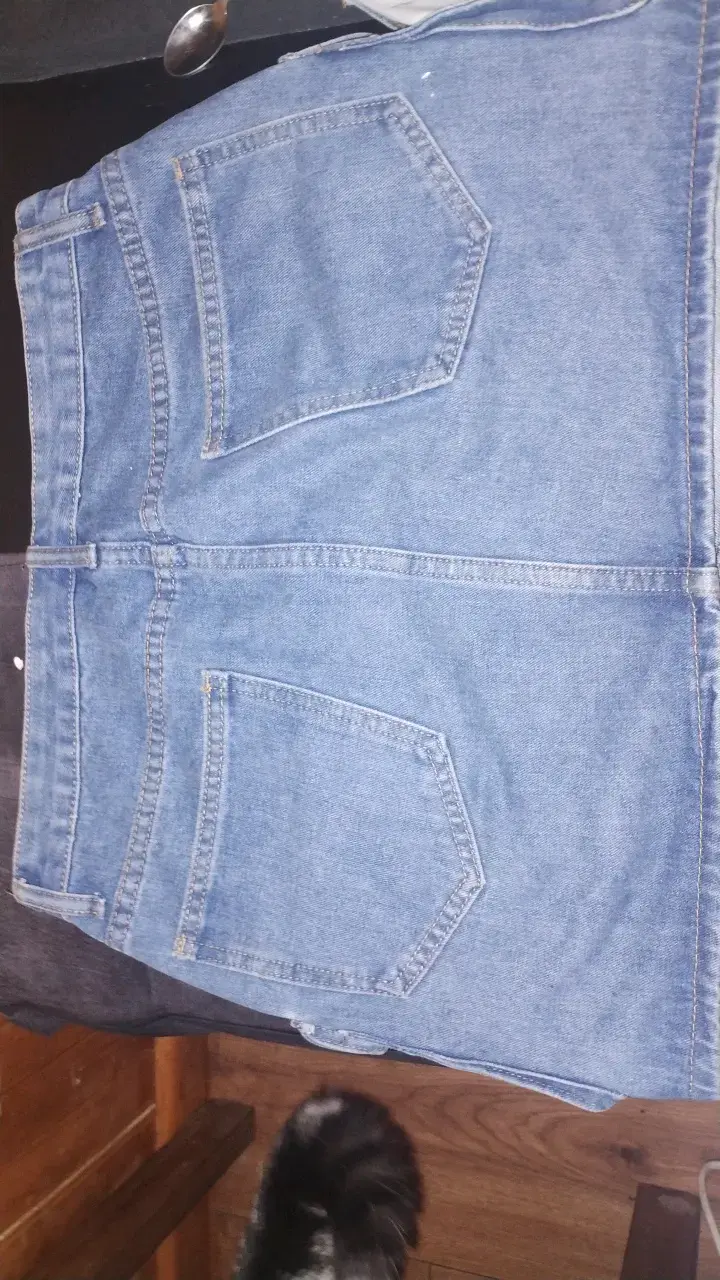 Shorts de mezclilla con bolsillos cargo - 2