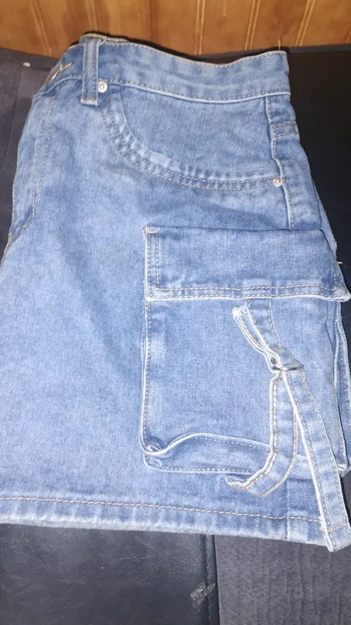 Shorts de mezclilla con bolsillos cargo - 3