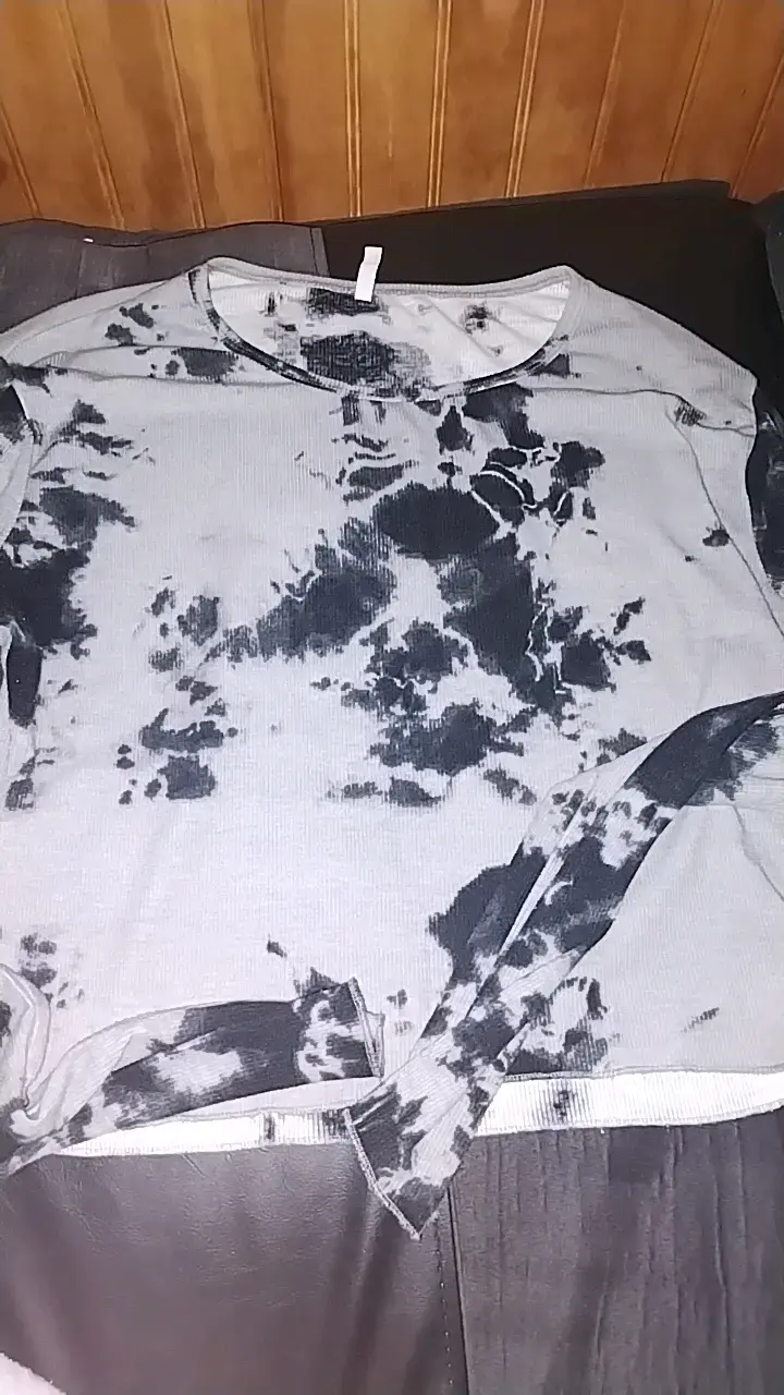 Polera manga larga tie-dye blanco y negro - 1