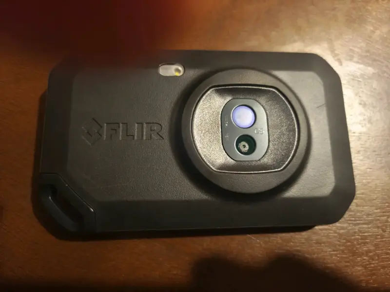 Cámara Térmica FLIR con Estuche y Cable - 2