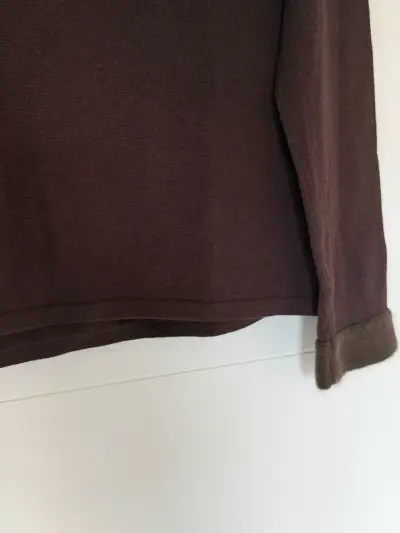 Suéter de lana marrón con cuello alto - miniatura 4