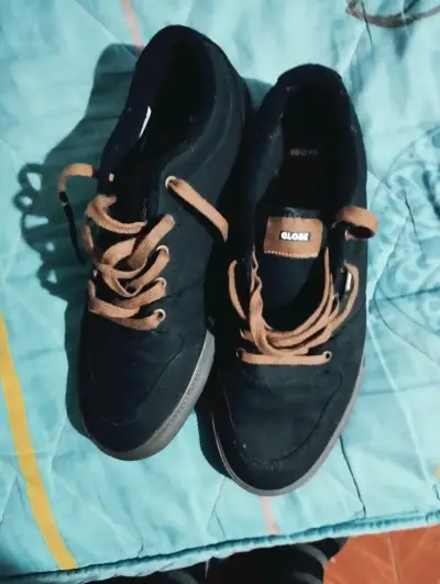 Zapatillas negras Globe y Nike para hombre - miniatura 1