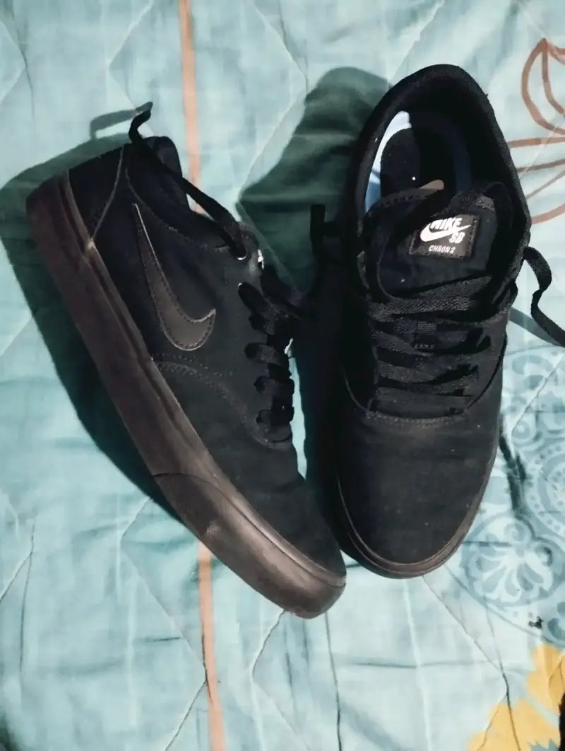 Zapatillas negras Globe y Nike para hombre - 4