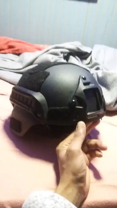 Casco táctico negro con soporte para accesorios - miniatura 4