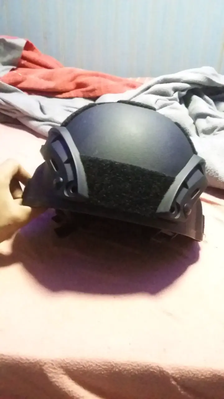 Casco táctico negro con soporte para accesorios - 5