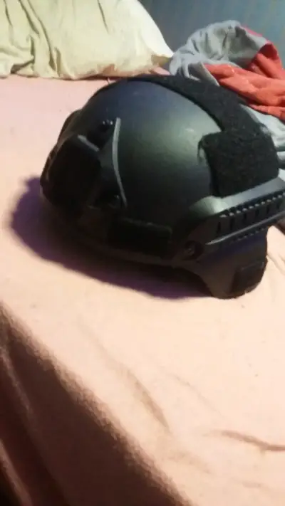 Casco táctico negro con soporte para accesorios - miniatura 7