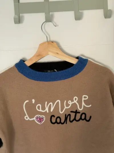 Suéter con diseño 'L'amour Canta' - miniatura 2