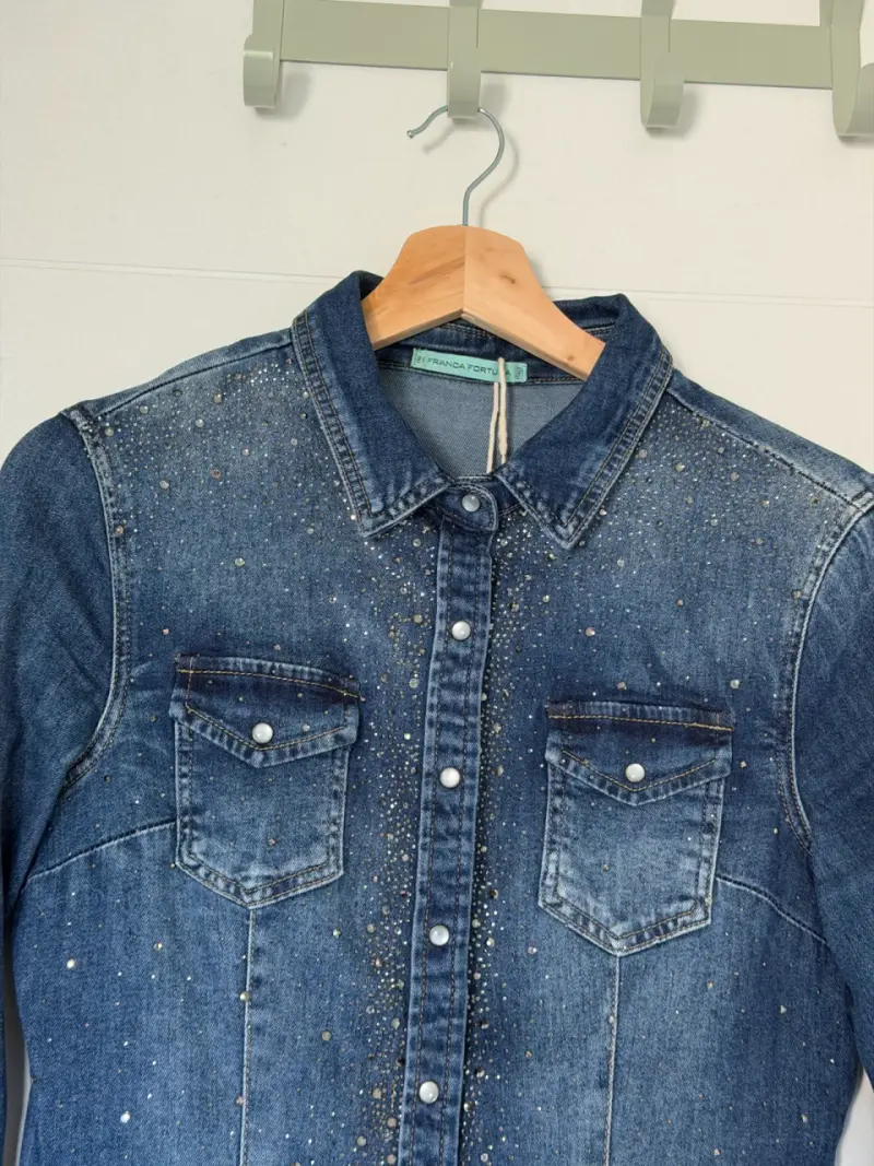 Camisa de mezclilla con detalles brillantes - 2
