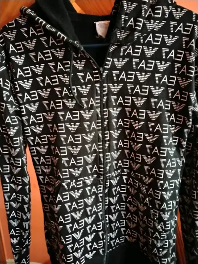 Polerón con capucha negro estampado EA7 - miniatura 4