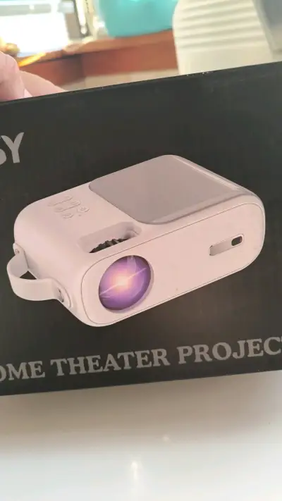 Mini proyector portátil con WiFi y trípode - miniatura 1